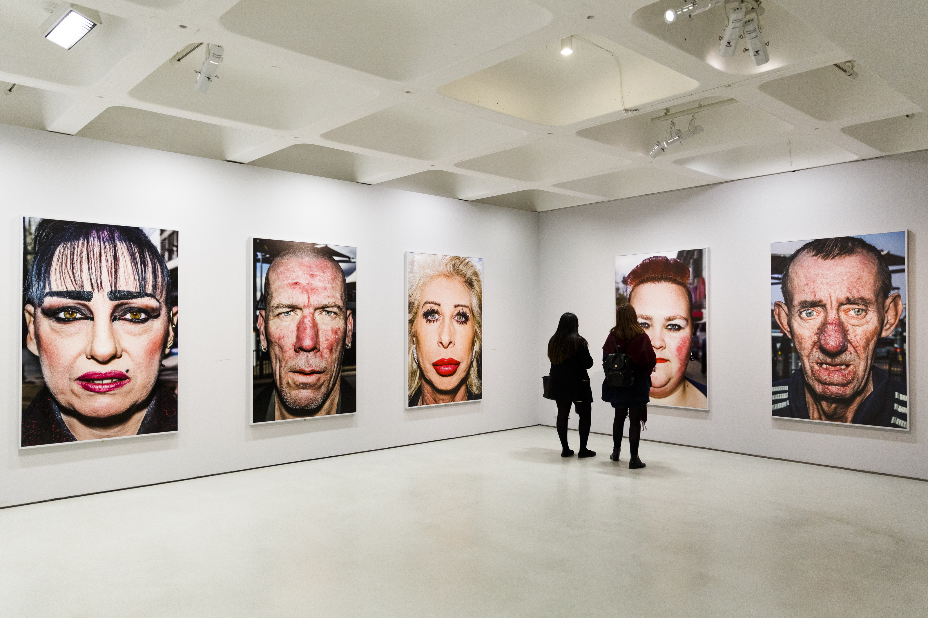 Frameless art exhibition london